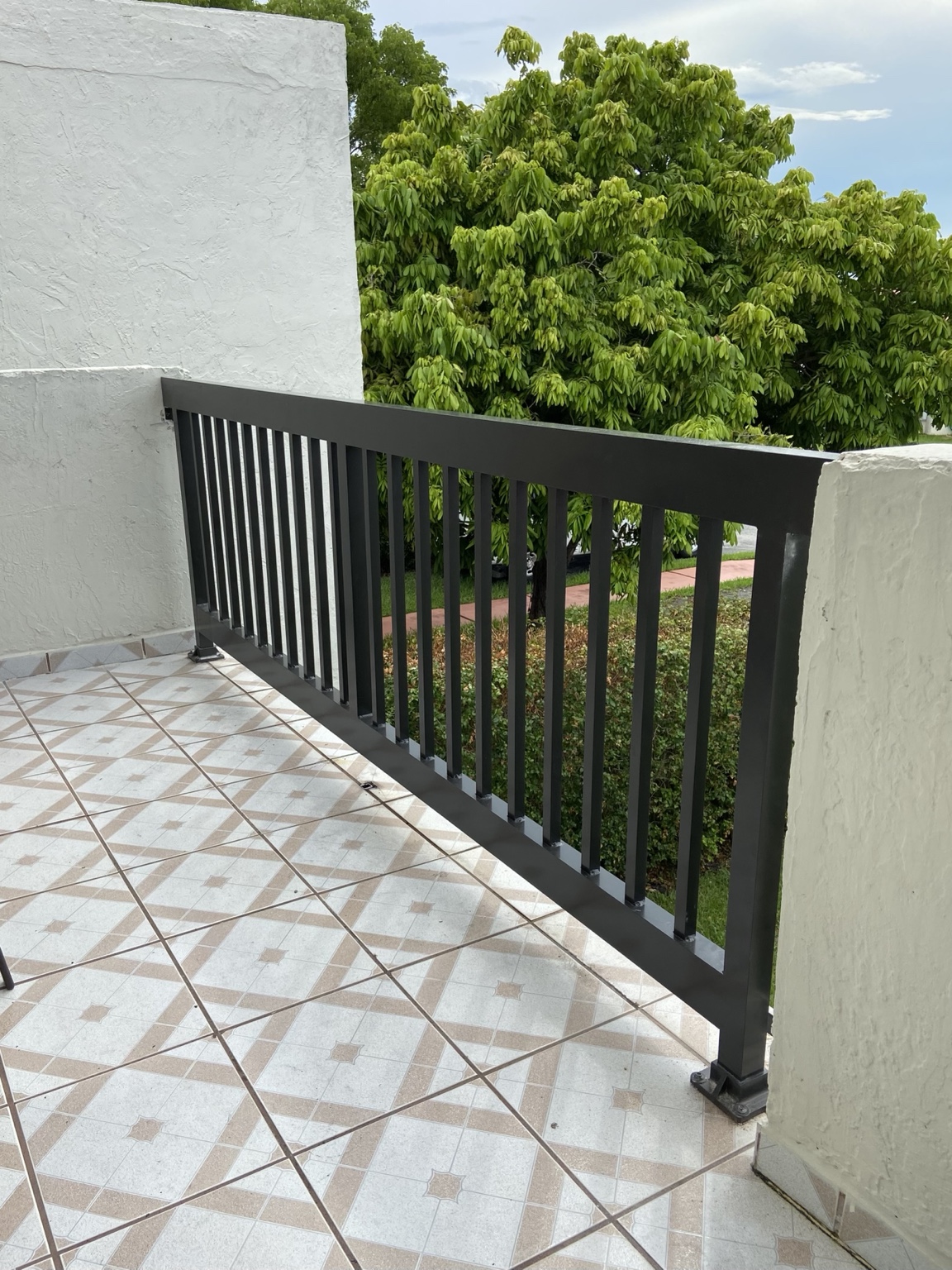 Modern black aluminum railing
