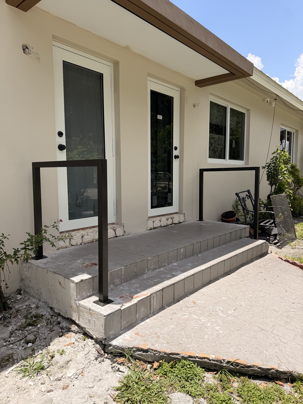 Custom aluminum entry step railings